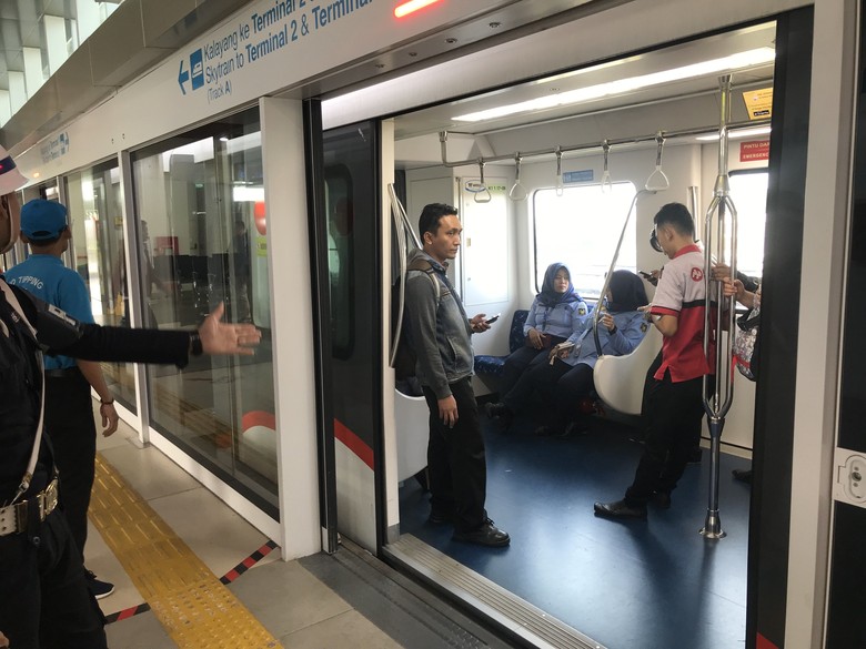 Mudik Naik Pesawat, Yuk Manfaatkan Sky Train dan Kereta Bandara Mudik Naik Pesawat, Yuk Manfaatkan Sky Train dan Kereta Bandara