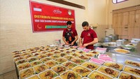 Kegiatan ini dikoordinasi oleh sukarelawan kemanusiaan KBRI Amman, Abdullah Onim dan lembaga Nusantara Palestine Center (NPC). Tampak makanan sedang disiapkan (dok KBRI Amman)