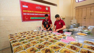 Potret Indahnya Persaudaraan Saat Buka Puasa di Gaza