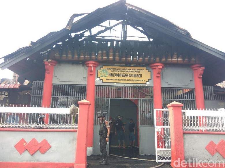 Ruang Depan Hangus, Ini Penampakan Rutan Sigli Aceh Pasca Dibakar Napi Ruang Depan Hangus, Ini Penampakan Rutan Sigli Aceh Pasca Dibakar Napi