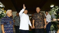 Prabowo takziah karena tidak sempat melayat langsung Ani Yudhoyono yang meninggal pada Sabtu (1/6). 