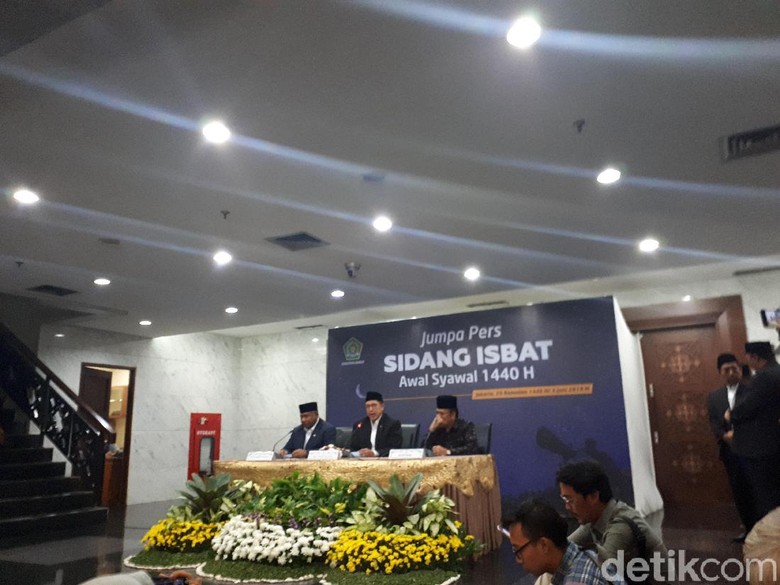 Pemerintah Tetapkan Idul Fitri 1440 H Jatuh pada 5 Juni Pemerintah Tetapkan Idul Fitri 1440 H Jatuh pada 5 Juni