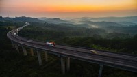 Jalan tol ini membentang indah sepanjang 17,6 km lewat medan lembah dan gunung yang dilaluinya. Foto: Dok. Trans Marga Jateng