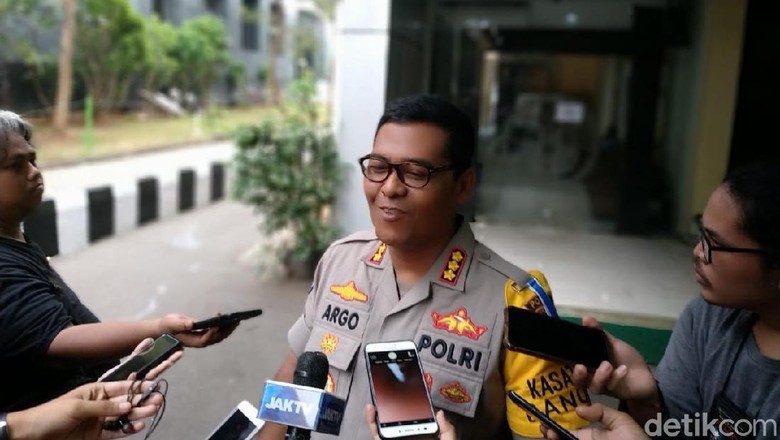 Polisi Selidiki Laporan Perkumpulan Batak Terkait Ceramah UAS soal Salib Polisi Selidiki Laporan Perkumpulan Batak Terkait Ceramah UAS soal Salib