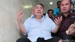 Penahanan Ditangguhkan, Lieus Sungkharisma Pose 2 Jari