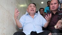 Pengacara Lieus Sungkharisma, Hendarsam Marantoko menyebut anggota DPR yang juga Waketum Gerindra, Sufmi Dasco Ahmad, menjadi penjamin penangguhan penahanan.