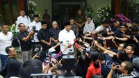 Prabowo mengaku datang sebagai keluarga, sahabat dan menghormati SBY sebagai seniornya.