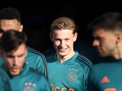Kemampuan Ajax membina talenta muda untuk jadi pemain top dunia sudah tak diragukan lagi. Johan Cruyff, Patrick Kluivert, dan Clarence Seedorf adalah hasilnya di masa lampau, sementara Matthijs De Ligt dan Frenkie De Jong saat ini menapaki jalan menuju kebintangan. (Foto: Dean Mouhtaropoulos/Getty Images)