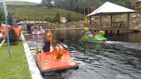 Rata-rata pengunjung setiap tahun naik 10 persen. Para pengunjung umumnya tertarik dengan wisata air dan alam yang ada di Agrowisata Kebun Teh Kaligua (Imam Suripto/detikcom)