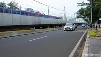 Kondisi lengang juga terlihat di Jalan Sisingamangaraja.