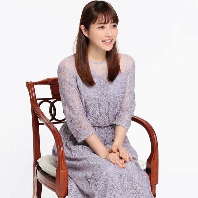 Satomi Ishihara juga dikisahkan piawai merangkai bunga khas Jepang yaitu ikebana dalam serial terbarunya Born to Be Flower. Oleh karena itu demi memperdalam aktingnya, dia mengikuti kursus ikebana. (Foto: Dok. ist)