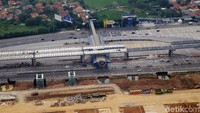 Arus lalu lintas yang mengarah ke Cikampek lancar.