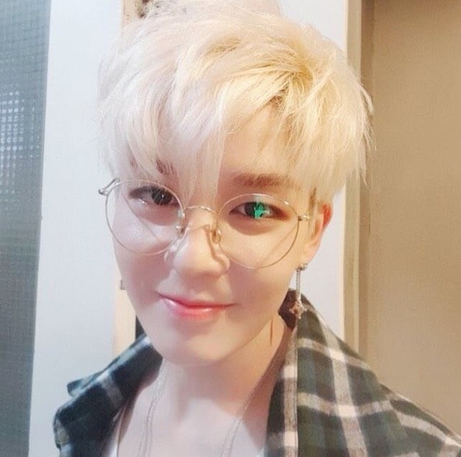 “Sejak debut TVXQ (pada tahun 2003), tidak ada idola yang tampan, tambahnya. (Foto: Instagram/@kang.s.h.0222)