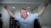 Ekspresi Lieus juga tampak senang.