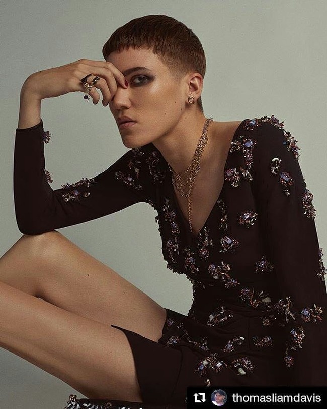 Tamy Glauser adalah seorang model asal Swiss yang baru-baru ini mencalonkan diri sebagai kandidat anggota parlemen untuk Partai Hijau di Swiss. Sosoknya pun jadi perhatian karena pernah mengatakan bahwa menjadi vegetarian bisa sembuhkan kanker. (Foto: Instagram/@tamynation)