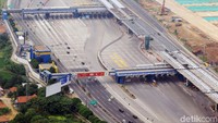 Tidak ada penumpukan kendaraan di dua jalur tol tersebut.