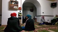 Suasana tarawih di Centro Islamico Culturale di Alessandria, Italia. Kita bisa bertemu dengan sesama saudara muslim dari berbagai negara seperti Maroko, Libya, Mesir, dan lain-lain (Altifani Rizky Hayyu/Istimewa)
