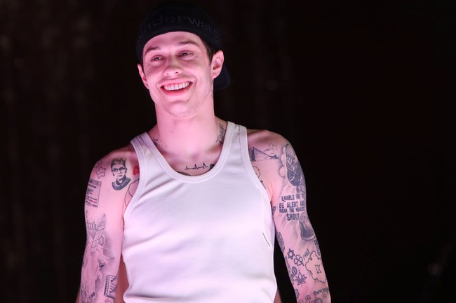 Pete Davidson sempat menjalin asmara singkat dengan Kate Beckinsale, yang usianya 20 tahun lebih tua. Hubungan keduanya hanya bertahan selama empat bulan. (Foto: REUTERS/Andrew Kelly)