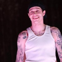 Pete Davidson sempat menjalin asmara singkat dengan Kate Beckinsale, yang usianya 20 tahun lebih tua. Hubungan keduanya hanya bertahan selama empat bulan. (Foto: REUTERS/Andrew Kelly)