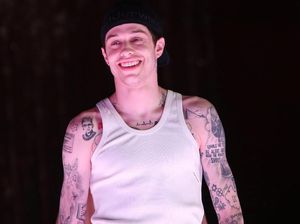 Pete Davidson Jalani Terapi Trauma Usai Alami Pelecehan dari Kanye West