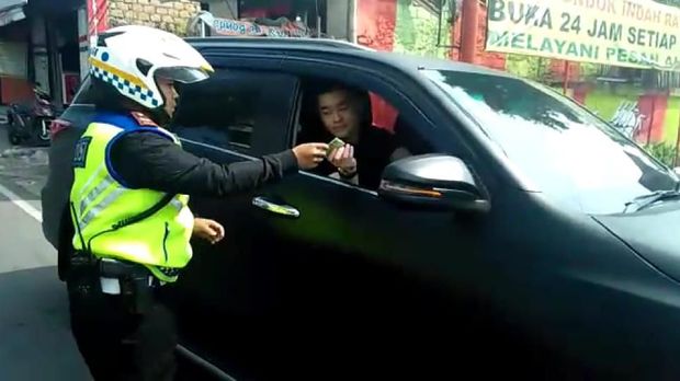 Ugal-ugalan Kevin Bawa Fortuner Berpelat Polisi Disetop Anak Eks Kapolri
