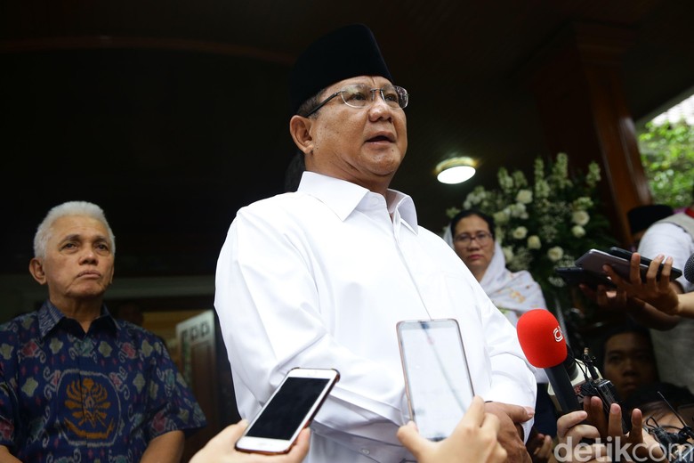 Prabowo Puji Polisi Nemplok Pemotor yang Mau Kabur dari Busway Prabowo Puji Polisi Nemplok Pemotor yang Mau Kabur dari Busway