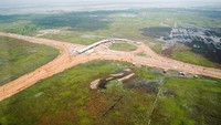 Hutama Karya menyediakan 12 (dua belas) Tempat Istirahat Sementara (TIS) di sepanjang Ruas Bakauheni sampai dengan Kayu Agung, dengan fasilitas antara lain Mushola, Toilet Portable, SPBU Modular/KiosK/Motoris, warung makanan dan minuman yang bekerjasama dengan UMKM serta beberapa mobile ATM di beberapa titik tertentu. Istimewa/Hutama Karya.