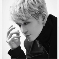 “Saya pikir bintang idola hari ini jelek. Mereka terlihat sangat tidak menarik, kata Sung Hoon. (Foto: Instagram/@kang.s.h.0222)