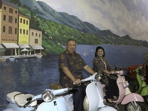 Potret Kebersamaan SBY dan Mendiang Ani Yudhoyono Saat di Atas Vespa