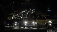 Untuk mengurangi kepadatan arus lalu lintas tersebut, Polres Bandung bekerjasama dengan Polres Garut melakukan Cara Bertindak (CB) One Way. One way dari Nagreg menuju Limbangan dipimpin langsung Kapolres Bandung AKBP Indra Hermawan.