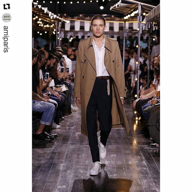 Sebelumnya Tamy Glauser sendiri kerap kali jadi perbincangan. Punya penampilan yang tomboy, model tersebut sering berjalan di runway baik untuk pakaian wanita maupun pria. Foto: Instagram/@tamynation