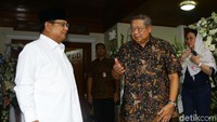 Prabowo mengatakan, kedatangannya ke rumah SBY sebagai bentuk dukungan moril, sebagai pribadi. Kedatangannya khusus untuk takziah, tidak ada urusannya dengan politik. 