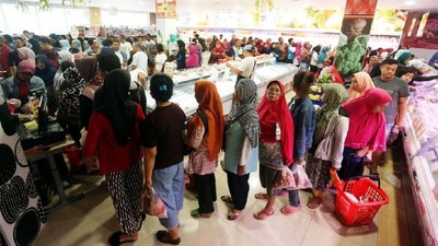 Jelang Lebaran, Warga Serbu Daging Murah