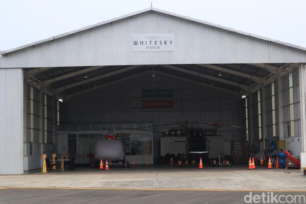 Apabila ingin berwisata naik helikopter keliling Jakarta, pihak penyedia jasa sewa helikopter Whitesky Aviation bisa jadi pilihan (Randy/detikcom) Apabila ingin berwisata naik helikopter keliling Jakarta, pihak penyedia jasa sewa helikopter Whitesky Aviation bisa jadi pilihan (Randy/detikcom)