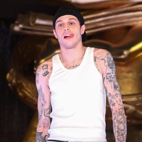 Penonton yang datang saat fashion show mengatakan kalau Pete Davidson terlihat gugup. Hal itu wajar, mengingat ini merupakan pengalaman pertamanya jadi model. Pete terlihat canggung dan selalu membuka-tutup mulutnya, kata seorang tamu. (Foto: REUTERS/Andrew Kelly)