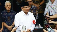 Prabowo mengatakan, dirinya ada banyak kenangan soal almarhumah Ani Yudhoyono karena sudah kenal dengan keluarga Ani sejak dirinya remaja. Di mata Prabowo, Ani adalah sosok istri yang jadi panutan.