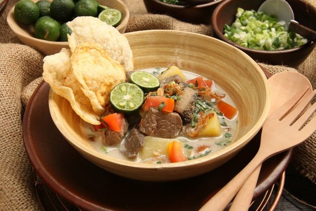 Turun di Halte Mangga Dua, Bisa Makan Nasi Uduk dani Bakmi Bangka Enak