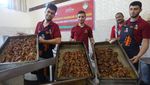 Potret Indahnya Persaudaraan Saat Buka Puasa di Gaza