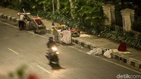 Para gelandang dan pengemis (gepeng) yang merupakan Penyandang Masalah Kesejahteraan Sosial (PMKS) kian menjamur di ibu kota. Mereka tampak mangkal di jalan-jalan atau perempatan lampu lalu lintas.