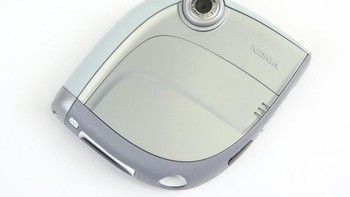 Nokia 7600 hanya punya satu kamera di bagian belakang, Foto: Internet
