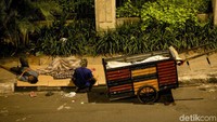 Setelah itu, baru dilanjutkan dengan penertiban yang direncanakan pada pekan selanjutnya. Terbukti hingga menjelang akhir ramadhan dan mendekati lebaran gepeng kian menjamur.