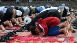 Momen Sebagian Umat Islam di Garut Salat Idul Fitri Hari Ini