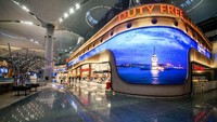 Saat menungggu penerbangan selanjutnya, pengunjung Bandara Istanbul dapat menikmati berbagai fasilitas dan layanan bandara tingkat atas, termasuk perpustakaan bandara, museum, dan pameran seni bersama dengan berbagai layanan kecantikan. (Dok. CNBC Make It)