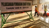 Pembagian zakat ini dilakukan setiap tahun oleh Masjid Istiqlal.