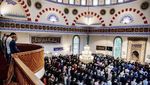 Potret Khusyuk Salat Idul Fitri dari Rusia Hingga Afghanistan