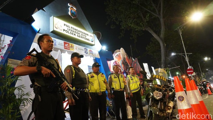 Ledakan bom di dekat pospol Sukoharjo diduga kasus bom bunuh diri. (Foto: Hilda-detikcom) Ledakan bom di dekat pospol Sukoharjo diduga kasus bom bunuh diri. (Foto: Hilda-detikcom)