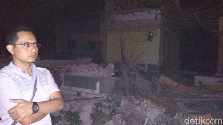 Petasan Karbit Meledak di Blitar, Hancurkan Musala dan Lukai 2 Orang Petasan Karbit Meledak di Blitar, Hancurkan Musala dan Lukai 2 Orang