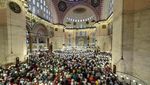 Potret Khusyuk Salat Idul Fitri dari Rusia Hingga Afghanistan