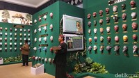 Museum ini juga menghadirkan kebudayaan Indonesia terkait seni topeng.
