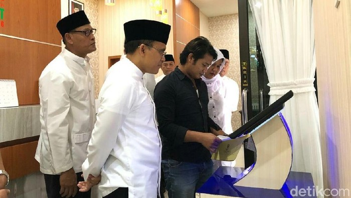 Sambut Pemudik, Bupati Anas Cek Kesiapan Layanan Administrasi Kependudukan